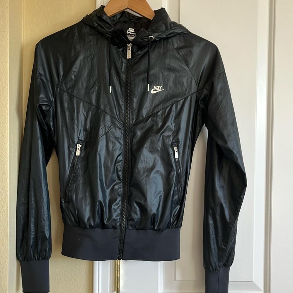 Nike M As Better Windrunner Lightweight Jacket. Size XS. Excellent condition.